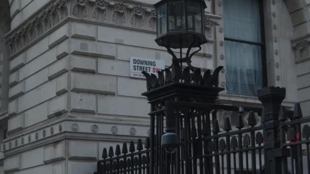 Πινακίδα Ντάουνινγκ Στριτ Στο Γουέστμινστερ Του Λονδίνου Οικία Του Πρωθυπουργού — Αρχείο Βίντεο