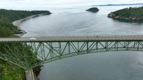 Fedex Truck Driving Deception Pass Deliver Packages Whidbey Island Residents — Vídeo de Stock