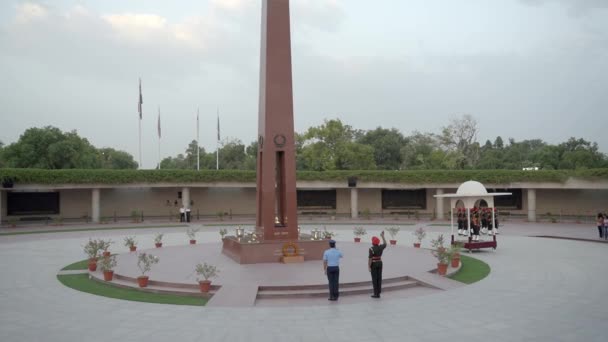 Военные Время Церемонии Национального Военного Мемориала Нью Дели Индия Slow — стоковое видео