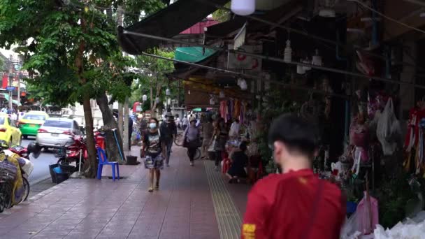 Shops Selling Flowers Street Bangkok People Walking Wearing Face Mask — Stock videók