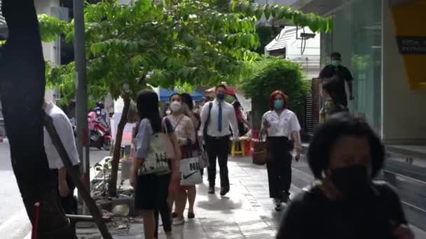 Early Morning Office Workers Queuing Motorbike Taxi Silom Mrt Station — Stock video