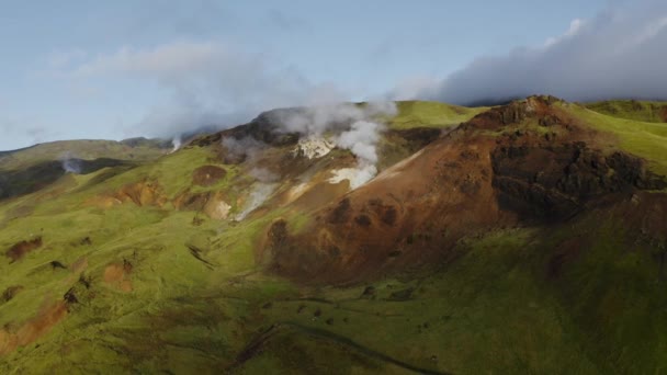 Iceland Geothermal Energy Shown Hills Steam Coming Out — Stockvideo