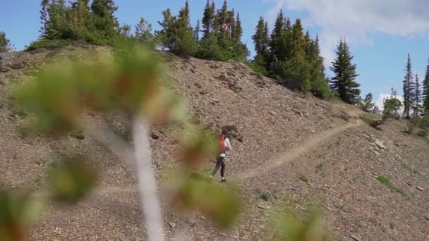 Wide Shot Girl Walking Mountain Side Hiking Path Golden British — Vídeo de Stock