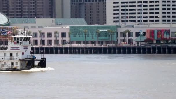 Tugboat Traveling Mississippi River New Orleans — Stockvideo