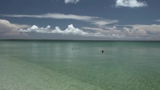 Vacationists Enjoying Summer Holiday Sea Beach Daanbantayan Cebu Philippines Wide — Vídeos de Stock