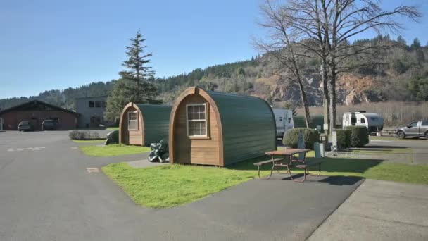 Rivers Edge Resort Brookings Oregon Nice Cabins Rent Lodging — Stockvideo