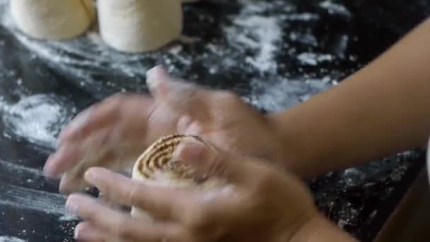 Freshly Cut Cinnamon Roll Being Shaped Dry Flour Using Fingers — Vídeo de Stock