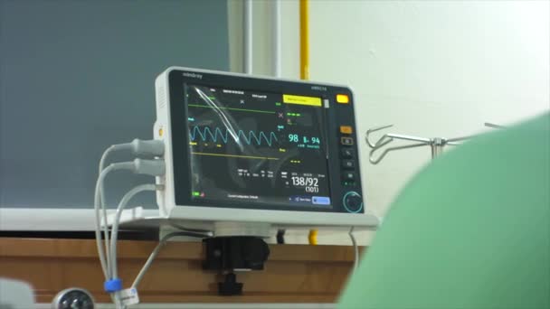 Pulse Rate Monitor Machine Cardiac Monitor Patient — Stock Video