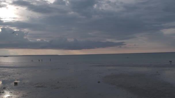 Cloudy Sunset Sandy Beach Daanbantayan Cebu Philippines Wide — Stockvideo