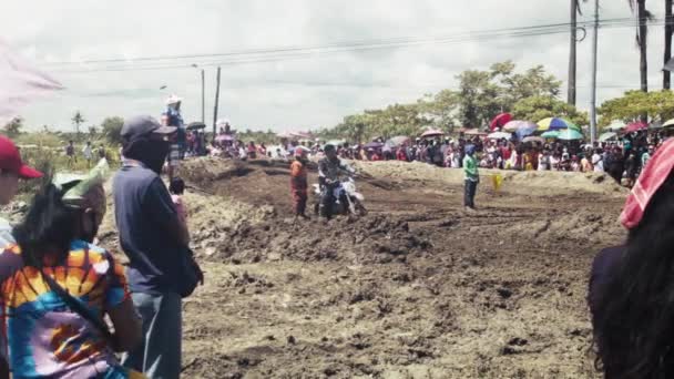 Participant Gets Stuck Mud Most Anticipated Motocross Competition Philippines — ストック動画
