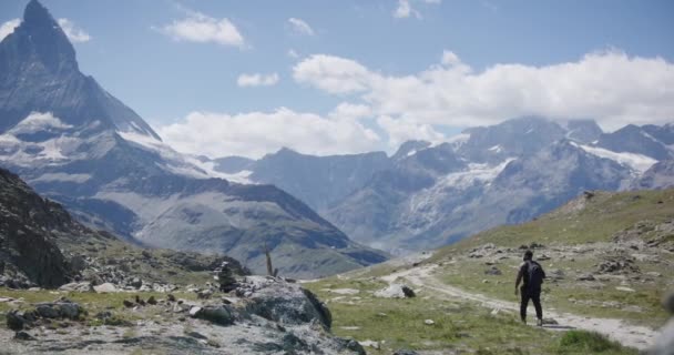 Black Male Traveler Backpack Looking Cliffside Exploring Mountain Landscape Matterhorn — Stockvideo