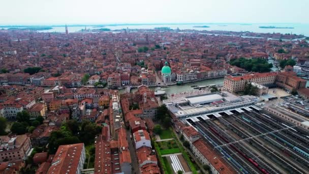 Flying Famous City Venice Grand Canal Italy Venezia Santa Lucia — Vídeo de Stock