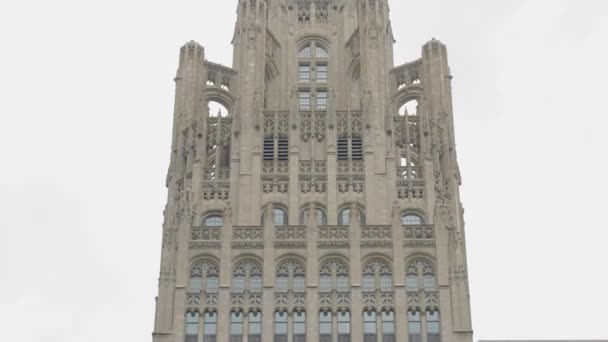 Tribune Tower Chicago Usa Skyscraper Landmark Tilt Low Angle – stockvideo