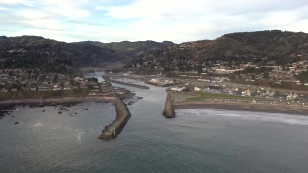 Port Brookings Oregon Coast United States Drone Orbit — Stockvideo