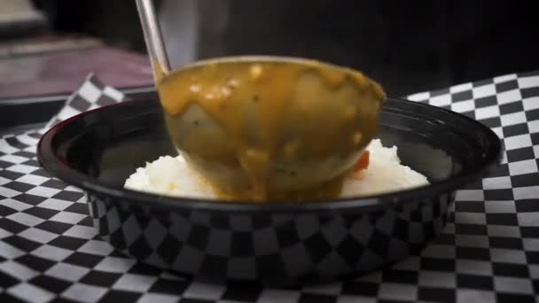 Cook Ladles Steaming Crawfish Etouffee Bowl Fluffy White Rice Slow — Vídeo de Stock