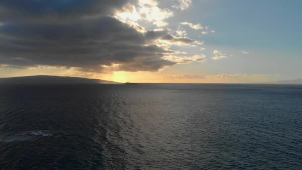 Beautiful Relaxing Drone Shot Maui Looking Kaho Olawe Island Sunset — Stock videók