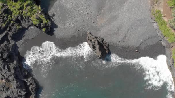 Beautiful Relaxing Drone Shot Maui South East Hana Hidden Black — ストック動画