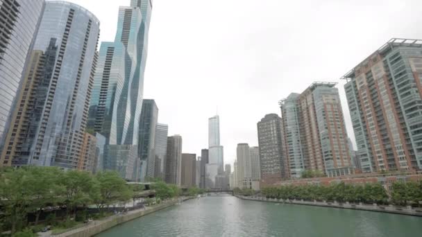 Downtown Chicago Usa River Riverwalk Skyscrapers Buildings Outer Drive Bridge — Vídeos de Stock