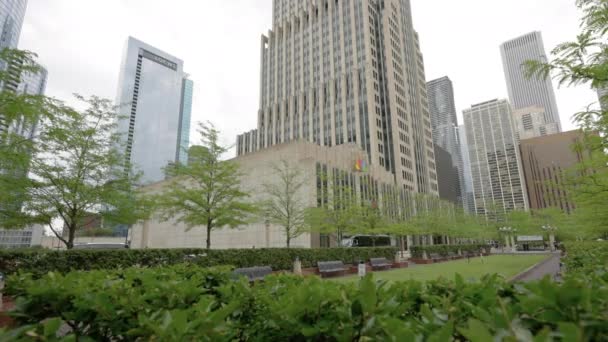 Chicago Usa Cityfront Plaza Park Downtown Buildings Cloudy Summer Day — Stock videók