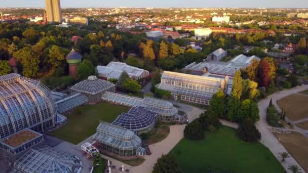 Glasshouses Greenhouses Buildings Breathtaking Aerial View Flight Tracking Shot Drone — Vídeo de Stock