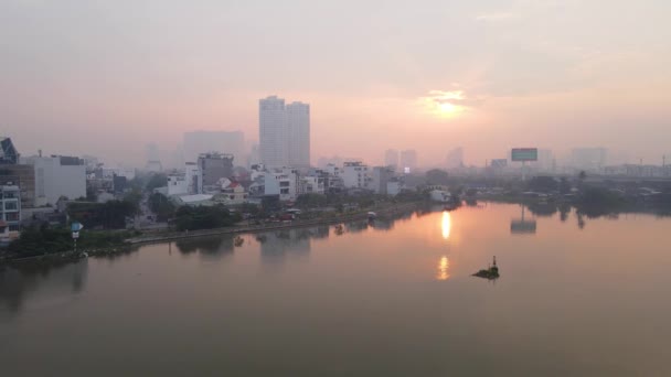 Aerial View Sun Reflecting Calm River Water Misty Sunrise Chi — Stock videók