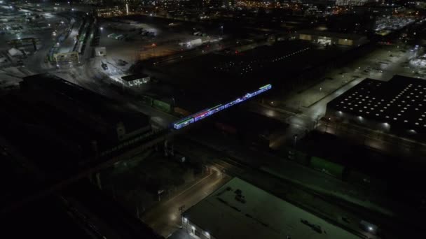Aerial Drone Shot Metro Train Moving Bridge Chicago Night Time — стоковое видео