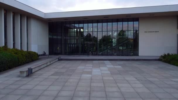 Entrance Area Large Glass Facade Henry Ford Bau Fantastic Aerial — Vídeos de Stock