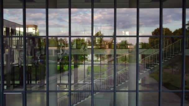 Large Glass Front Sky Reflected Freie Universitt Berlin Lettering Great — Vídeos de Stock