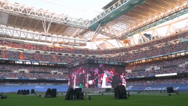 Real Madrid Team Appears Large Screens Set Santiago Bernabeu Stadium — Stok video