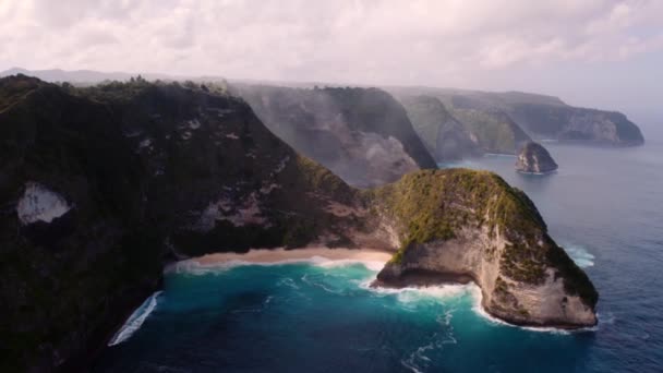 Breathtaking Aerial Kelingking Beach Iconic Cliffs Nusa Penida — Vídeo de Stock