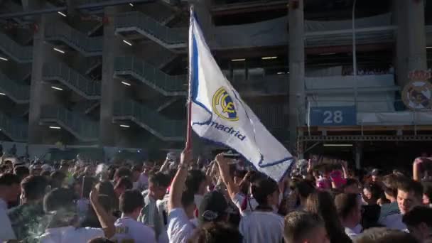 Real Madrid Fans Gather Santiago Bernabeu Stadium 2022 Uefa Champions — Stock video