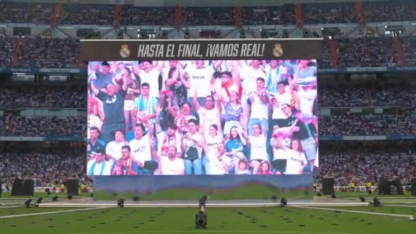 Real Madrid Fans Appear Large Screens Set Santiago Bernabeu Stadium — 图库视频影像