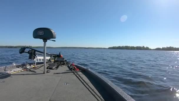 Front End Bass Fishing Boat Butt Seat Trolling Motor Fishing — Αρχείο Βίντεο