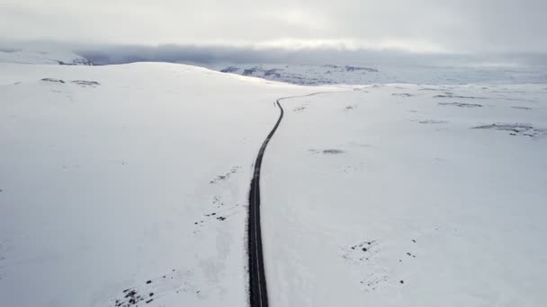 Road Middle Snow Covered Landscape Iceland Wilderness — Stockvideo