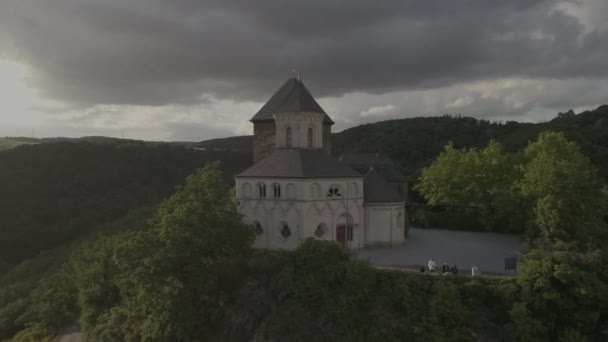 Drone Pull Back Shot Oberburg Castle Evening Heavy Cloud Cover — Vídeo de Stock