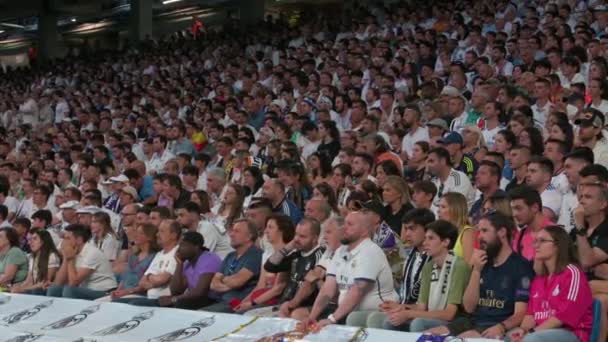 Nervous Tens Real Madrid Watch 2022 Uefa Champions League Final — Vídeo de Stock