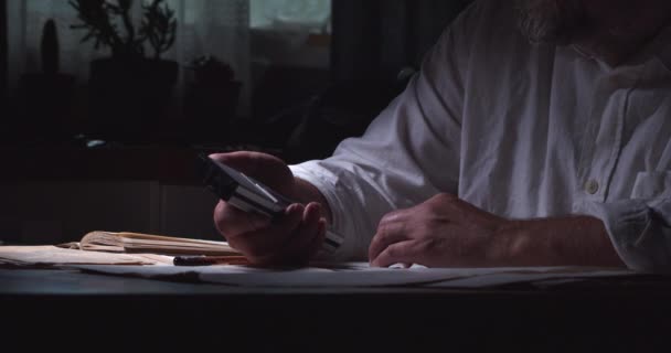 Man Desk Full Documents Begins Dictating His Notes Dictaphone — Vídeo de Stock