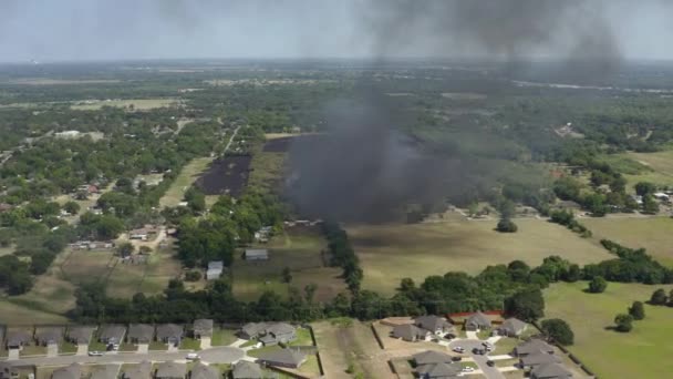 Vista Aérea Una Gran Nube Humo Incendios Forestales Soleada Texas — Vídeos de Stock