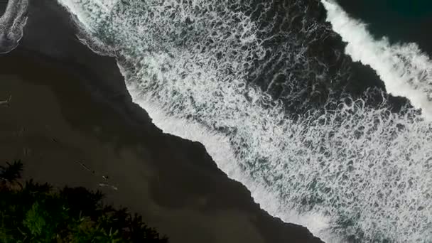 Stunning Drone Shot Crushing Waves Black Sand Beach Playa Hermosa — Vídeo de stock