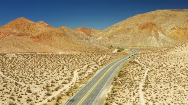 Sparse Traffic Interstate Highway Mojave Desert — Vídeo de Stock