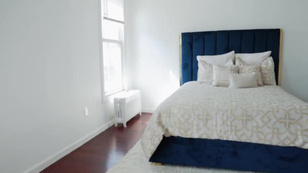 Panning View Brooklyn Master Bedroom — Stok Video