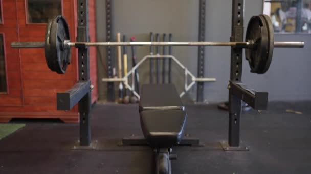 Till View Bench Press Gym — Stockvideo