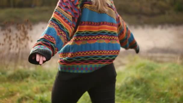 Woman Coulorful Sweater Walking Childish Manner — Vídeos de Stock