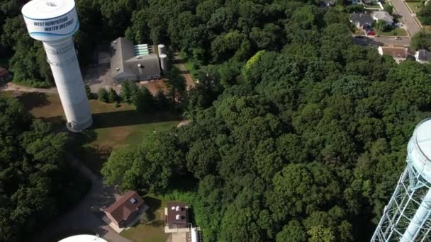 Aerial View Water Towers Suburban Neighborhood Long Island Sunny Day — Stok video