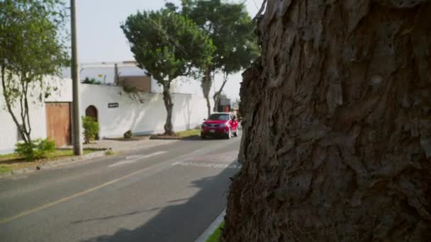 Static View Red Car Running Road Sol Molina Lima Peru — стокове відео