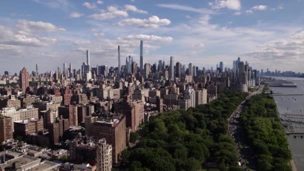 Upper Manhattan Cityscape Hudson River Summer Sunny Usa Aerial View — Stock video