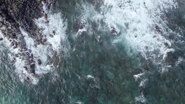 Aerial View Pacific Ocean Water Crashing Shore Hawaiian Island Creating — Stock video