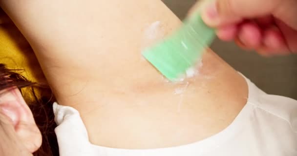 Women Use Armpit Depilatory Cream Body Hygiene Stay Health — Video