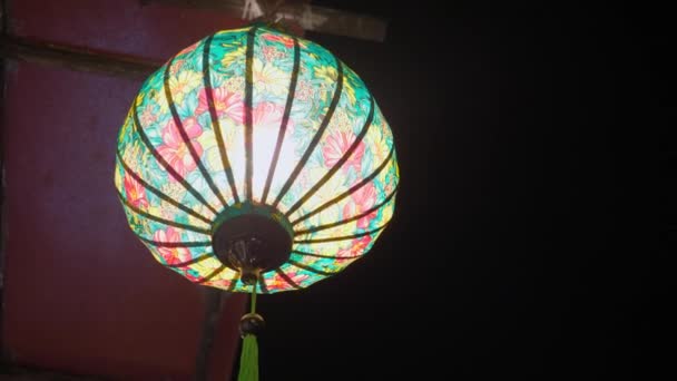 Una Toma Cinematográfica Una Lámpara Colgante Aire Libre Hoi Vietnam — Vídeo de stock