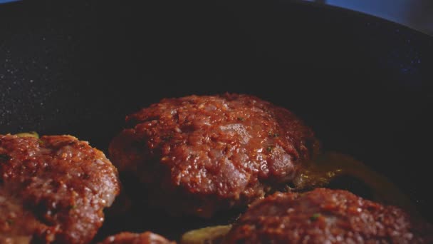 Flipping Juicy Burger Patties Cooking Non Stick Frying Pan Anabolic — Stockvideo